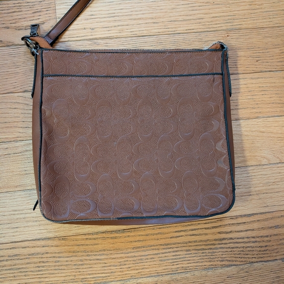 Coach Crossbody Bag Embossed Monogram Signature Print - Picture 3 of 5